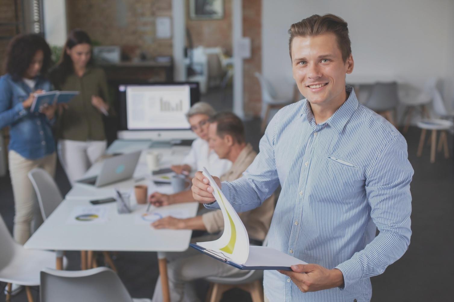 Consulenza finanziaria personalizzata - incontro tra consulente e cliente